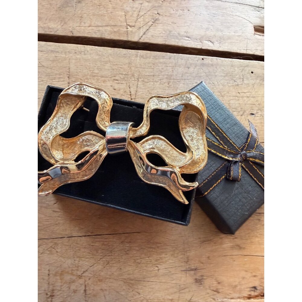 Gold-Tone Ribbon Bow Brooch Pin With Elegant Textured Design & Box